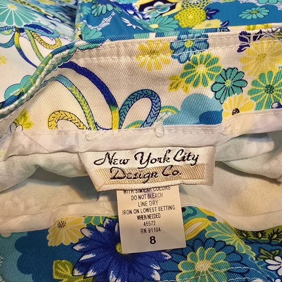 NYC Design Co Sz 8 Bright White Blue & Yellow Floral Capris Made In USA EUC - Picture 4 of 5